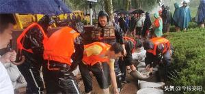 安陽(yáng)益和熱力集團(tuán)30人搶險(xiǎn)隊(duì)逆流而上，奮戰(zhàn)在抗洪一線(xiàn)